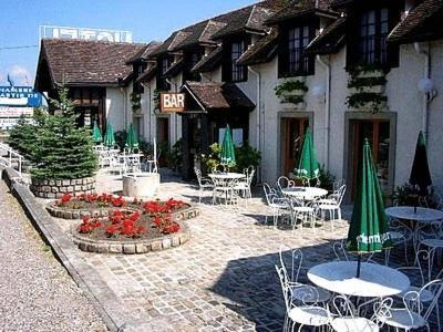 Logis Hotel Relais Paris Bale - Restaurant La Mangeoire Montieramey Esterno foto
