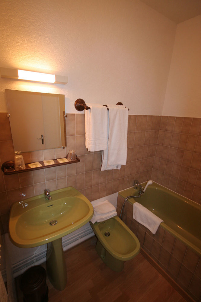 Logis Hotel Relais Paris Bale - Restaurant La Mangeoire Montieramey Esterno foto