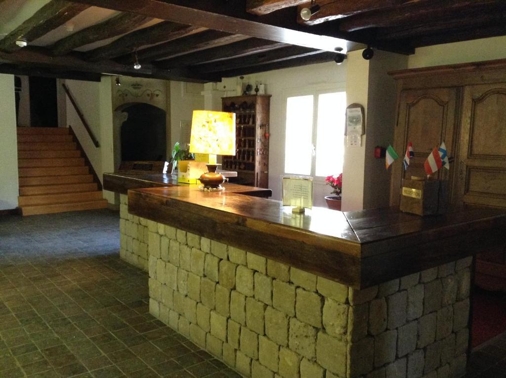Logis Hotel Relais Paris Bale - Restaurant La Mangeoire Montieramey Esterno foto